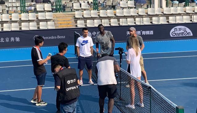 却是一位拥 却是一位拥